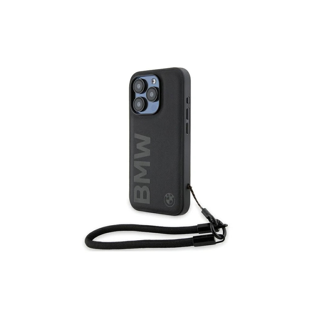 BMW BMHCP15L23RMRLK iPhone 15 Pro 6.1" készülékhez kemény tok Signature Leather Wordmark Cord fekete - iPhone 15 Pro tok a Domshop kínálatából