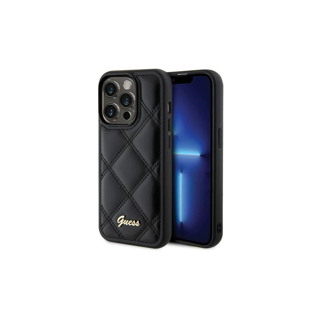 Guess GUHCP15XPSQSQSK iPhone 15 Pro Max készülékhez 6,7 hüvelykes kemény tok Quilted Metal Logo fekete - iPhone 15 Pro Max tok a Domshop kínálatából