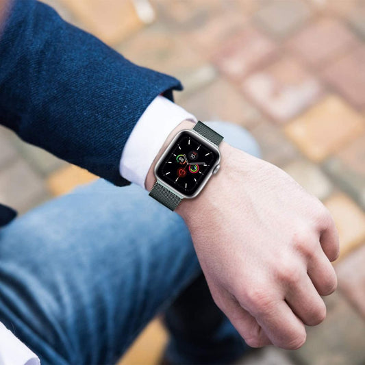 Apple Watch 4-6, SE, SE (2022), SE (2025) (38 / 40 mm) / Watch 7-9 (41 mm) / Watch 10-11 (42 mm), fém pótszíj, milánói stílus, TP MilaneseBand, ezüst -  Apple Watch Fém Szíjak a Domshop kínálatából