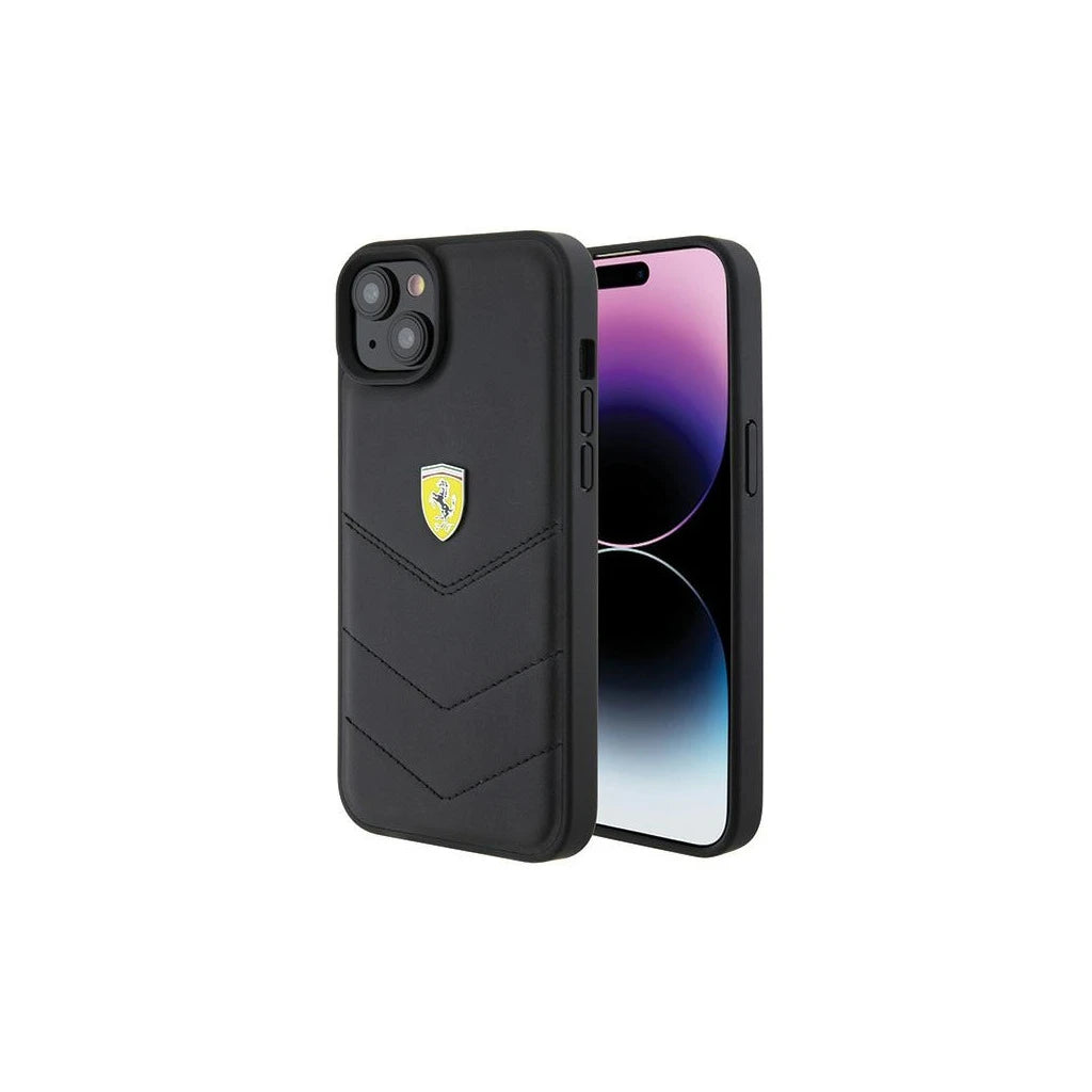 Ferrari FEHCP15MRDUK iPhone 15 Plus / 14 Plus 6.7”-os készülékhez kemény tok Quilted Metal Logo fekete -  iPhone 14 Plus/15Plus tok a Domshop kínálatából
