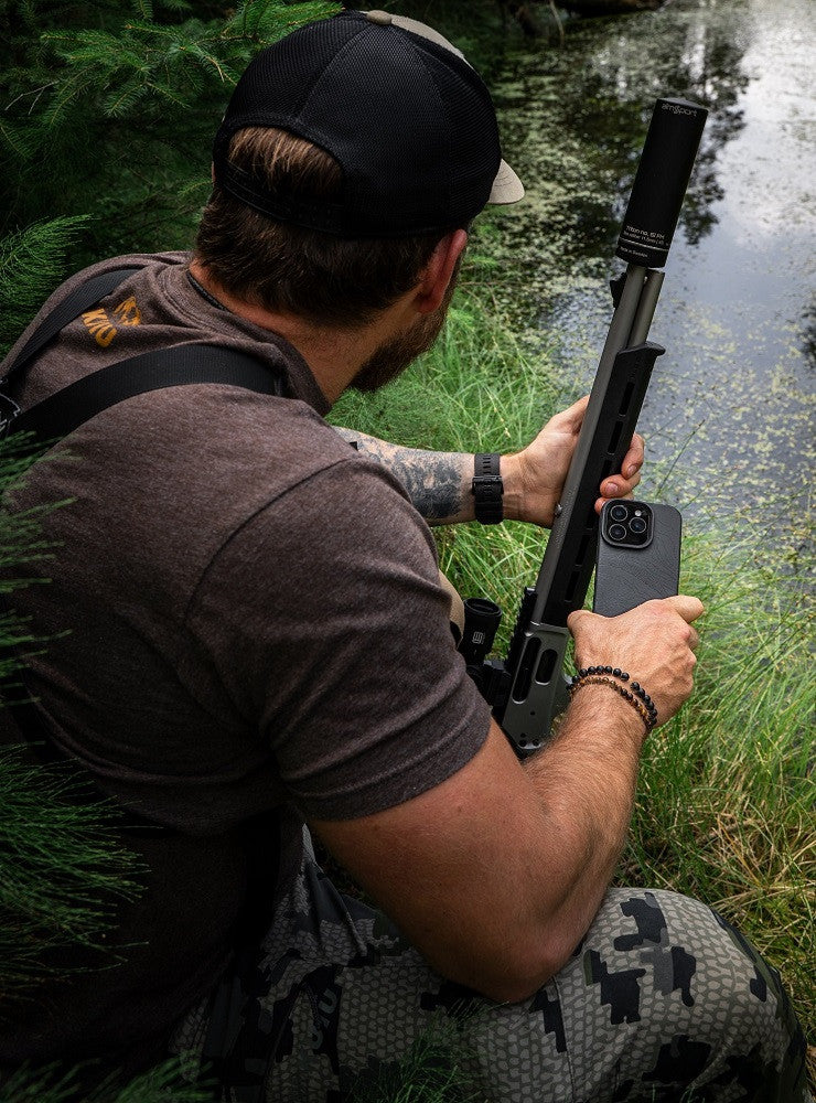 Apple iPhone 17 Pro, Szilikon tok, mikrofiber plüss belső, Magsafe kompatibilis, térkép minta, Tactical MagForce Beaver, sötétszürke