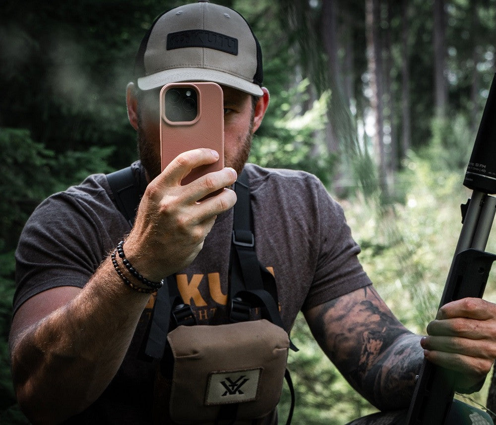 Apple iPhone 17 Pro Max, Szilikon tok, mikrofiber plüss belső, Magsafe kompatibilis, térkép minta, Tactical MagForce Beaver, barna